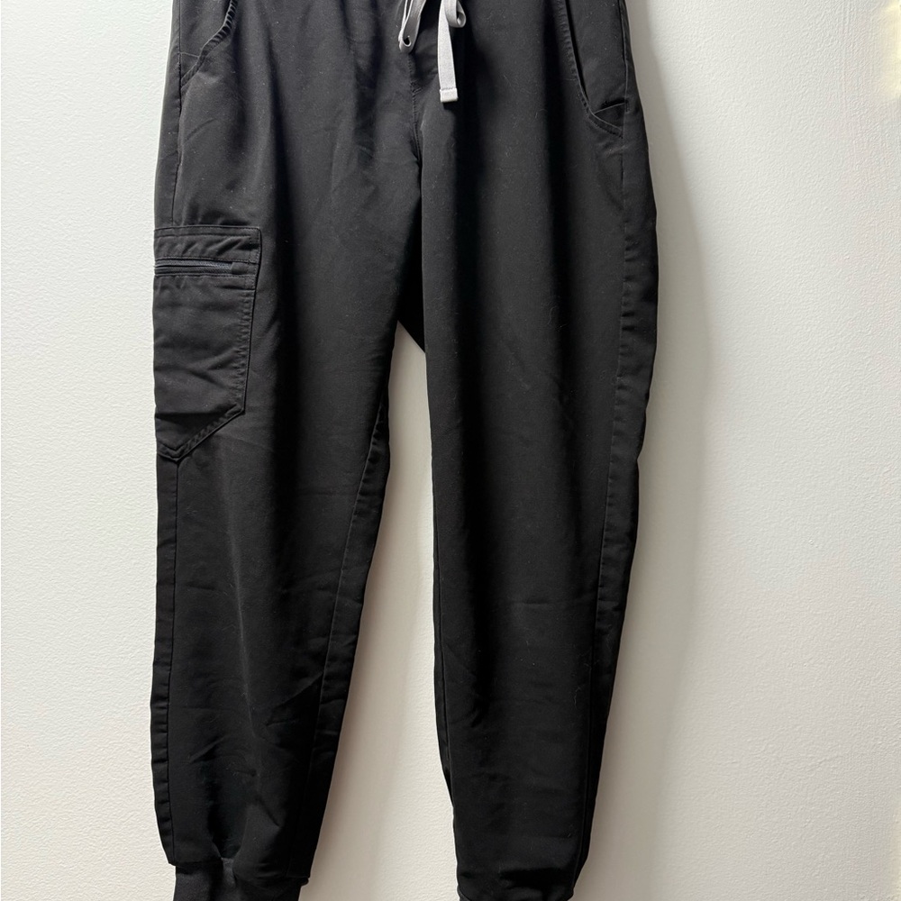 Figs Black Women’s Cargo Jogger Scrub Pant with Drawstring Waist